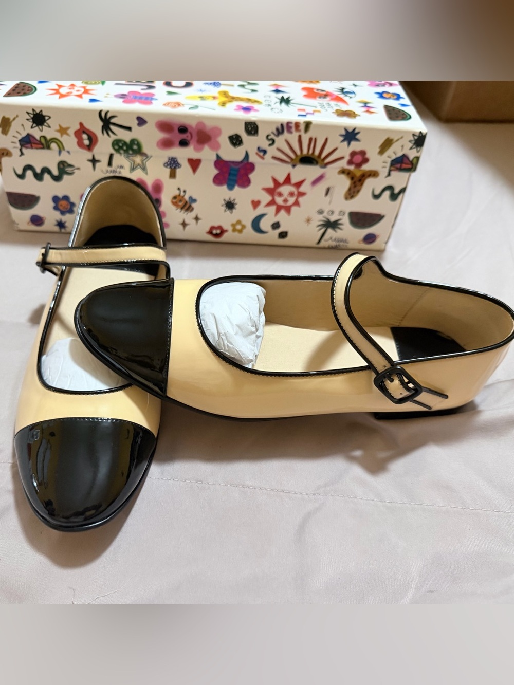 🌼🌟NIB Jeffrey Campbell Patent Trim Two-Tone Mary Jane Flats in Black and Cream - Picture 11 of 11